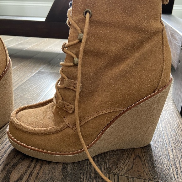 GAP Mocassin Wedge Suede Boots - Picture 3 of 4